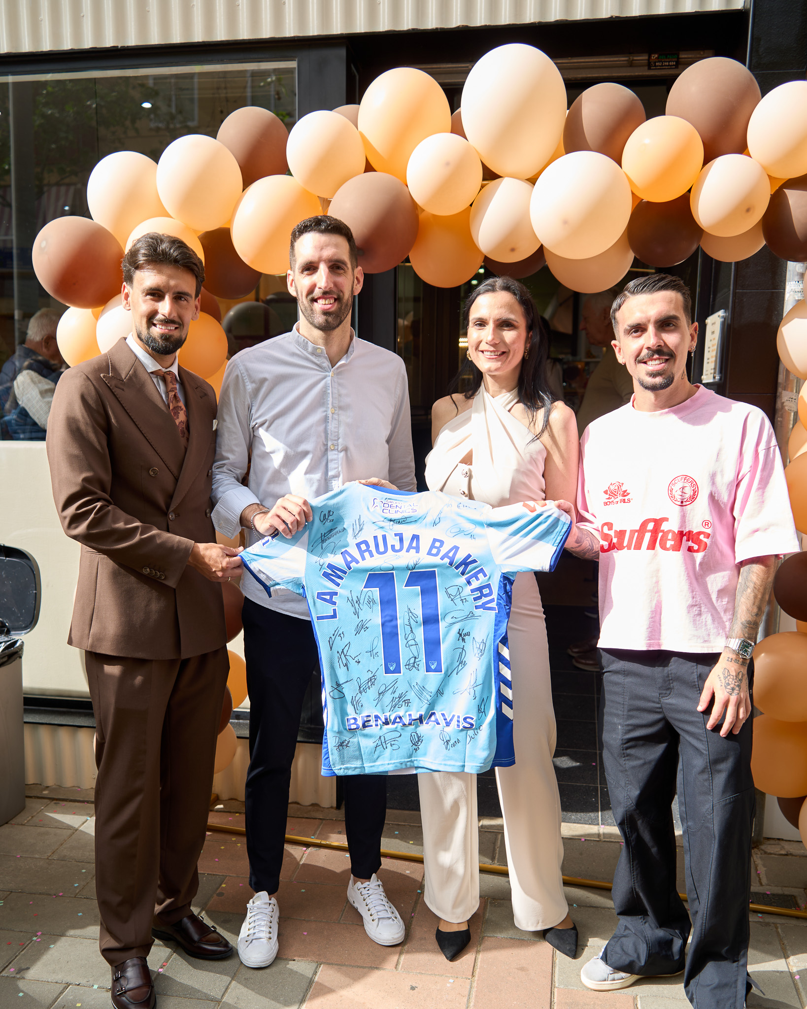 El equipo de LaMaruja Bakery — Paula, Jonathan, Joaquín y Rafael en la inauguración del local de Teatinos